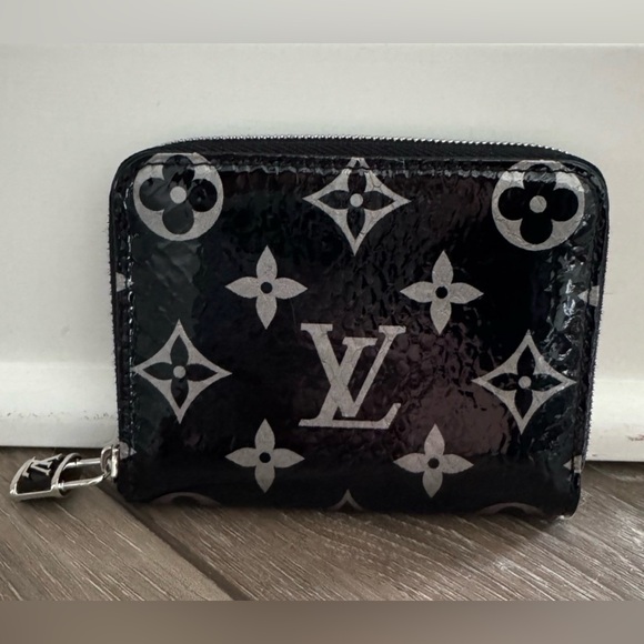 Kayla is live! Customer Appreciation! 👛 - Picture 3 of 4